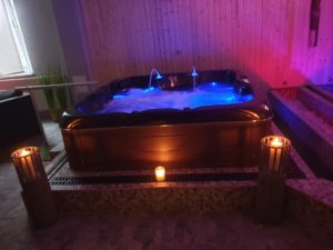 Hot Tub Wirpool Jakuzzi Wellness